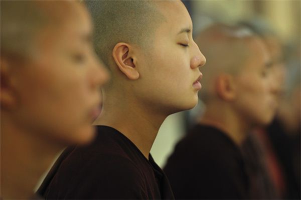 La signification et l’explication des moines féminins dans le rêve