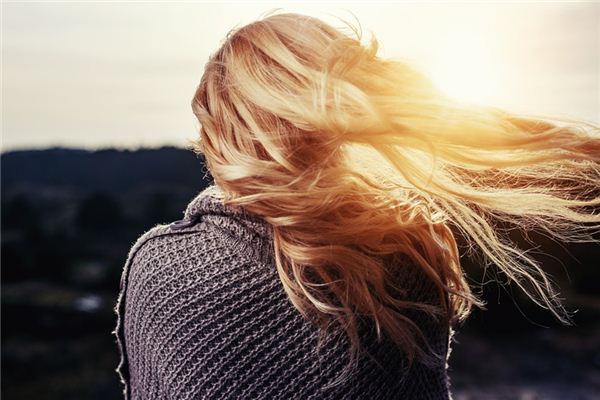 La signification et l’explication des cheveux dans les rêves