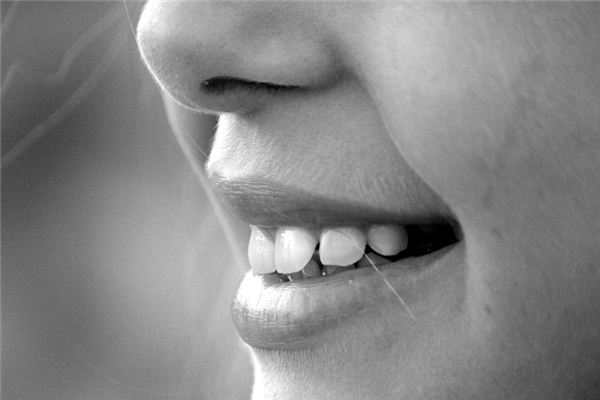 La signification et le symbole de la bouche dans le rêve