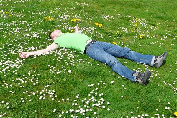 La signification et le symbole d’un rire mort dans un rêve
