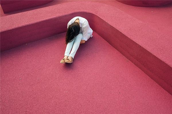La signification et le symbole des vêtements tachés de larmes dans les rêves