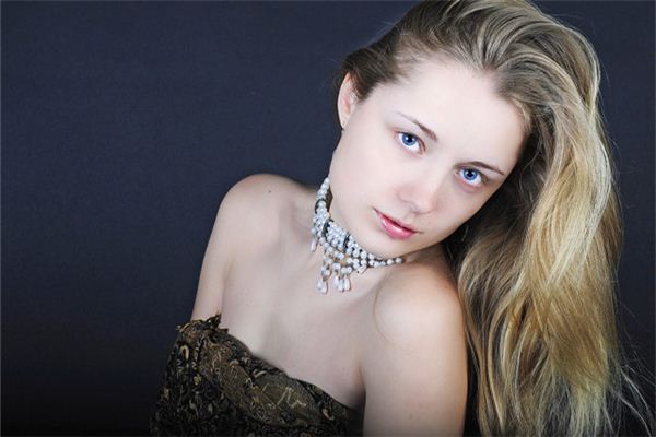 La signification et le symbole des yeux brillants dans les rêves