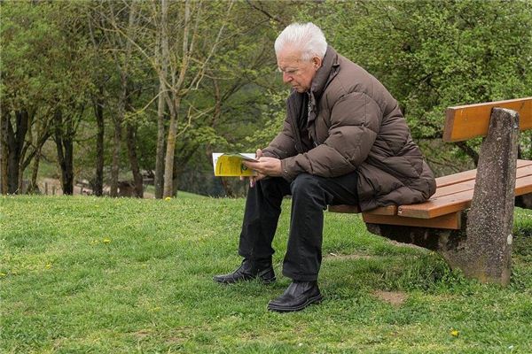 La signification et l’explication du vieil homme dans le rêve