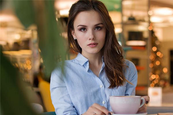 La signification du rêve des femmes étrangères
