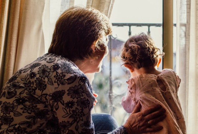 Rêver d’une grand-mère décédée – 38 Interprétations et Symboles