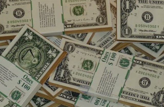 Rêver de personnes riches – 29 Interprétations et Symboles