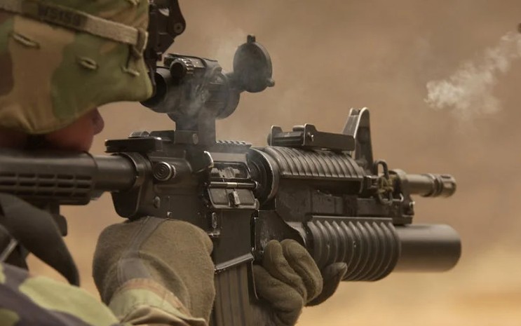 Rêver de tirer avec une arme à feu – 38 Interprétations et Symboles