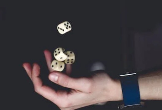 Rêver de dés – 32 Interprétations et Symboles