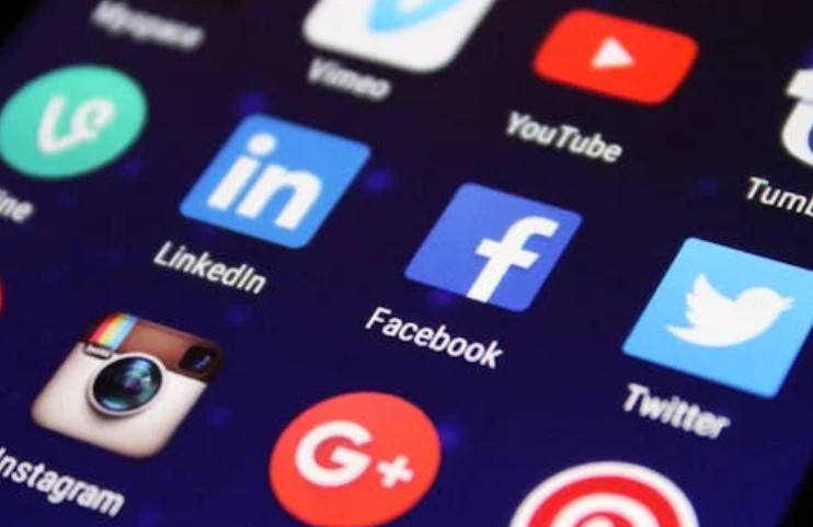 Rêver de YouTuber – 11 Interprétations et Symboles