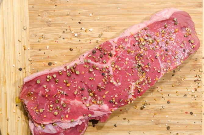 Rêver de steak – 40 Interprétations et Symboles
