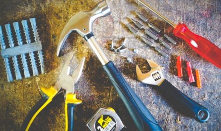 Rêver d’un marteau : 41 Interprétations et Symboles