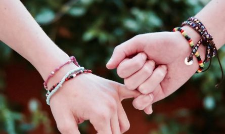 Rêver de bracelets : 43 Interprétations et Symboles