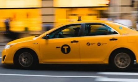 Rêver de taxi : 44 Interprétations et Symboles