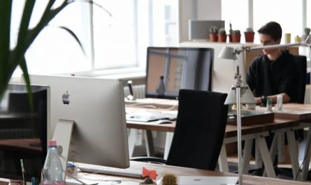 Rêver de bureau : 42 Interprétations et Symboles