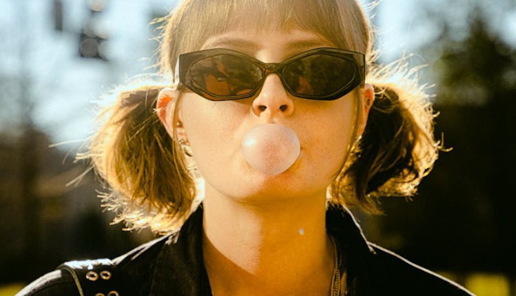 Rêver de chewing-gum : 33 Interprétations et Symboles