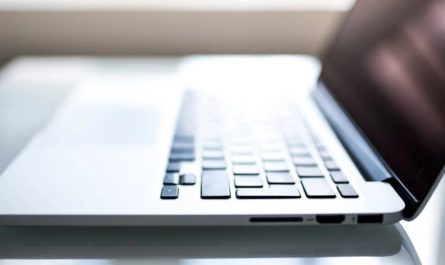 Rêver d’un ordinateur portable : 48 Interprétations et Symboles
