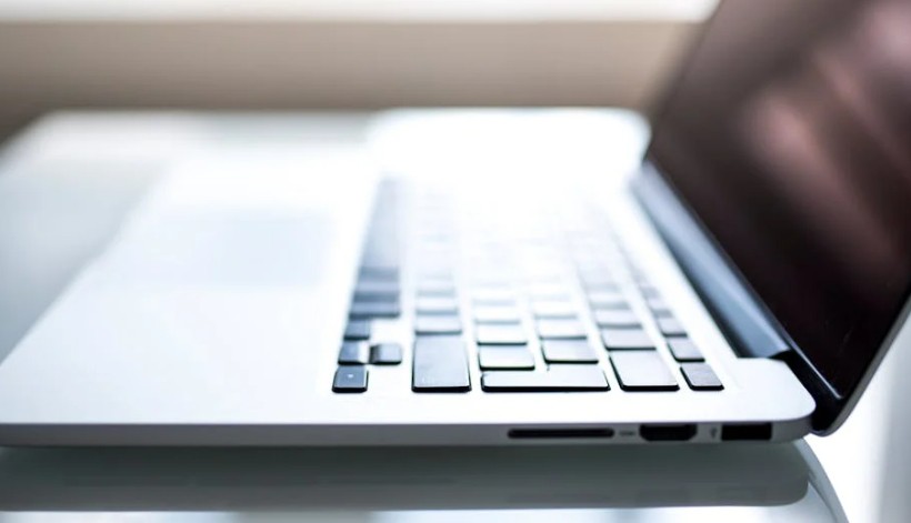 Rêver d’un ordinateur portable : 48 Interprétations et Symboles