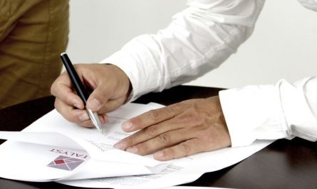 Rêver de signer : 8 Interprétations et Symboles