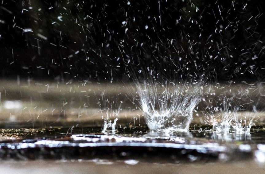 Rêver de pluie : 10 Interprétations et Symboles