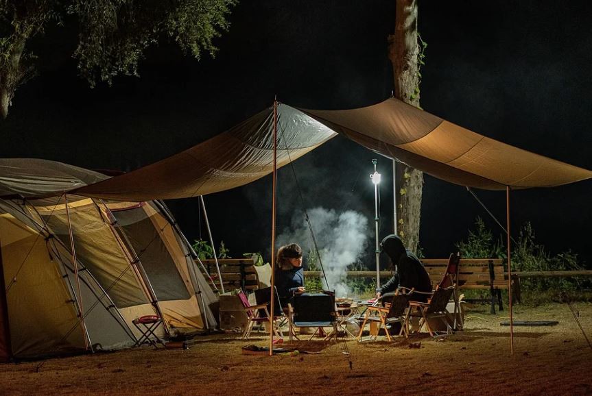 Rêves de camping : 11 Interprétations et Symboles