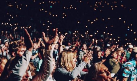 Rêver d’applaudir : 8 Interprétations et Symboles