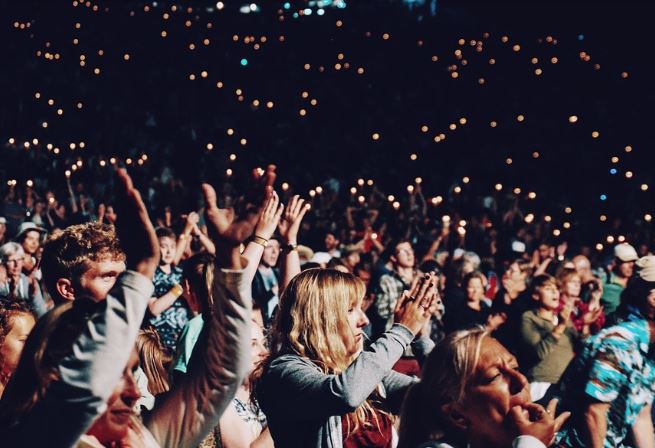 Rêver d’applaudir : 8 Interprétations et Symboles
