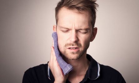 Rêver de dents qui tombent : 18 Interprétations et Symboles