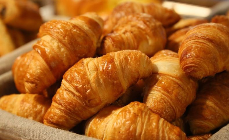 Rêver de pain : 19 Interprétations et Symboles