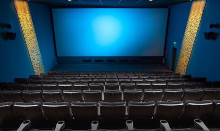 Rêver de regarder un film : 12 Interprétations et Symboles