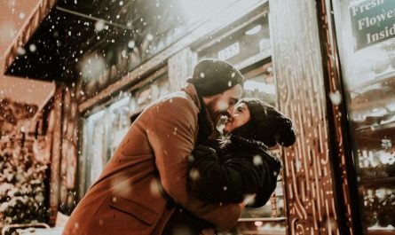 Rêve de baiser : 16 Interprétations et Symboles