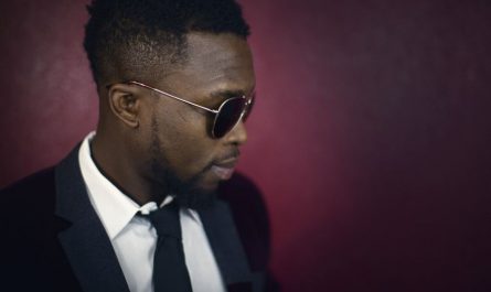 Rêver de vêtements noirs : 16 Interprétations et Symboles