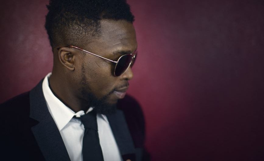 Rêver de vêtements noirs : 16 Interprétations et Symboles