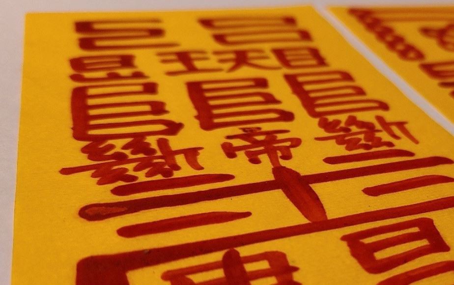 Rêver d’amulettes : 9 Interprétations et Symboles