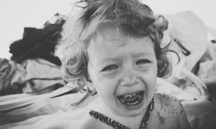 Rêve de bébé qui pleure : 8 Interprétations et Symboles