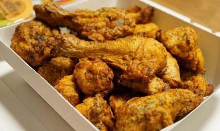 Rêver de manger du poulet : 9 Interprétations et Symboles