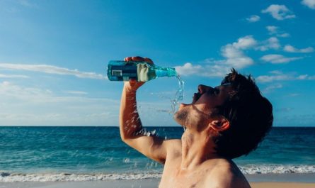 Rêver de boire de l’eau : 12 Interprétations et Symboles