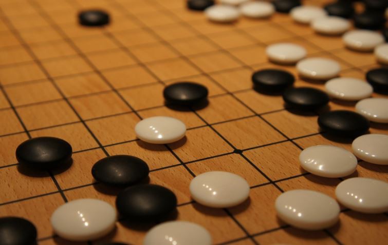 Rêver de regarder Go : 6 Interprétations et Symboles