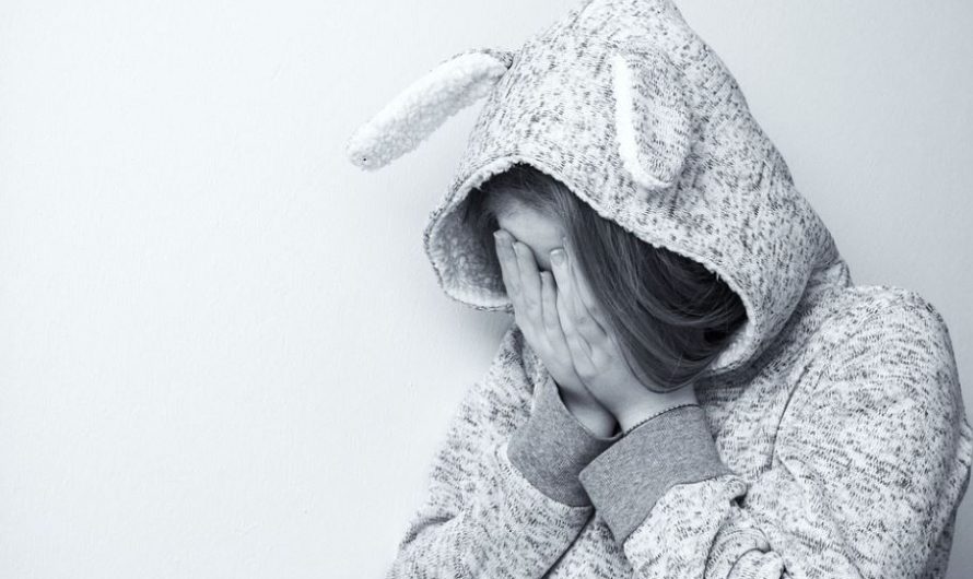 Rêver d’être humilié : 11 Interprétations et Symboles