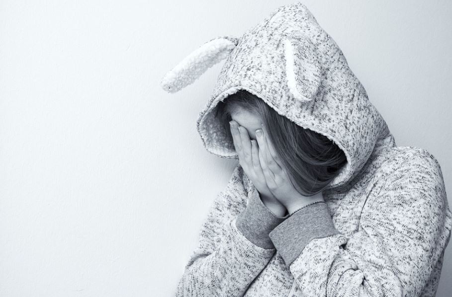 Rêver d’être humilié : 11 Interprétations et Symboles