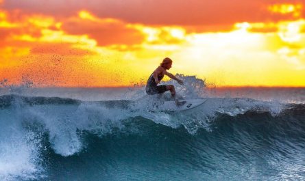 Rêver de surf : 8 Interprétations et Symboles