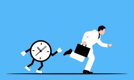Rêver d’être en retard : 8 Interprétations et Symboles