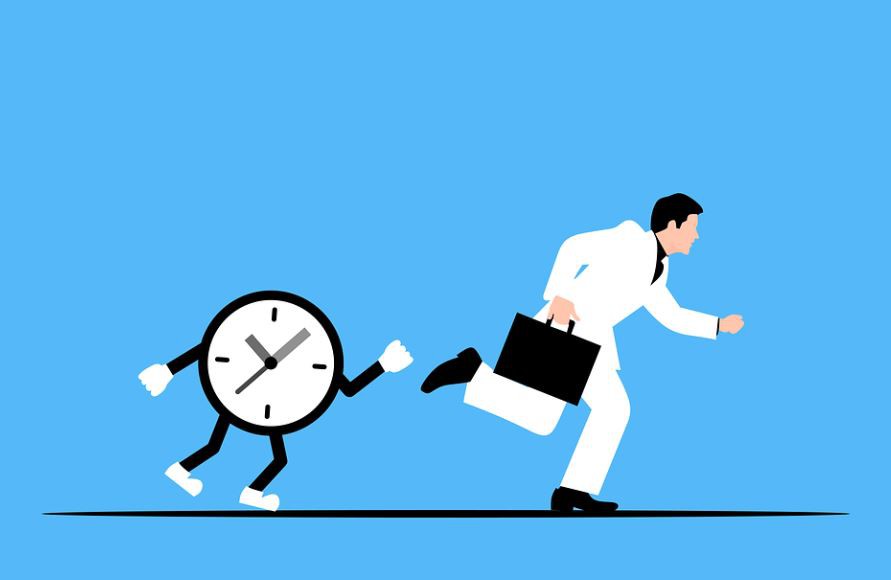 Rêver d’être en retard : 8 Interprétations et Symboles