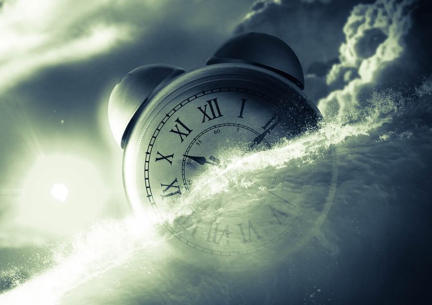 Rêver de remonter le temps : 8 Interprétations et Symboles