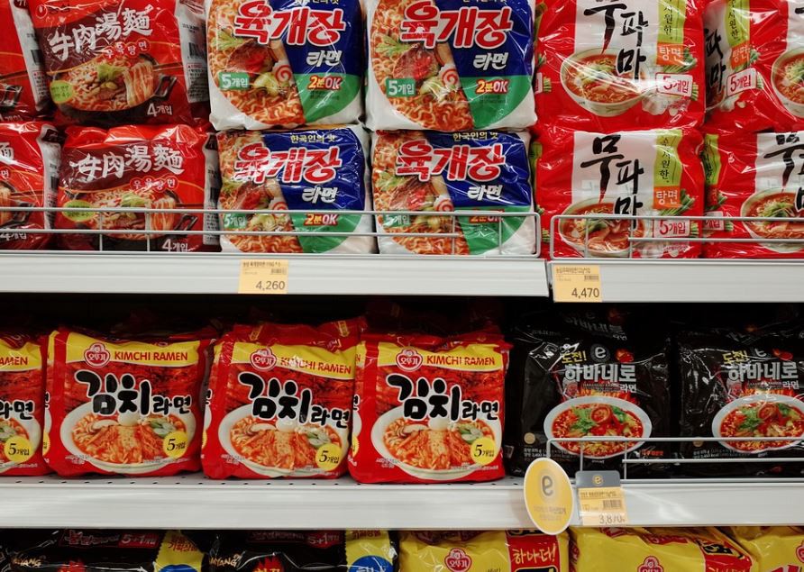 Rêver de manger des ramen : 12 Interprétations et Symboles