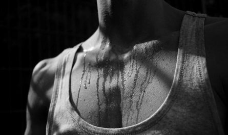 Rêver de sueur : 12 Interprétations et Symboles