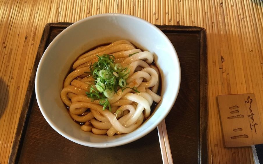 Rêver de nouilles udon : 12 Interprétations et Symboles