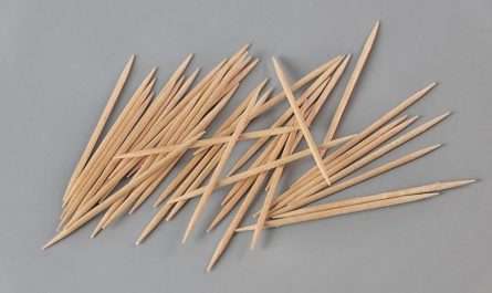 Rêver de cure-dents : 10 Interprétations et Symboles