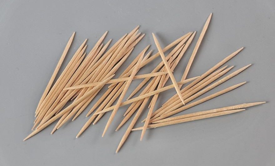 Rêver de cure-dents : 10 Interprétations et Symboles