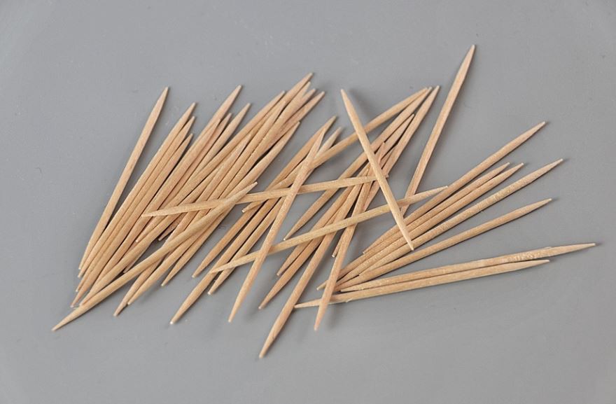 Rêver de cure-dents : 10 Interprétations et Symboles