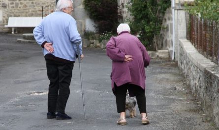 Rêver de personnes âgées : 11 Interprétations et Symboles